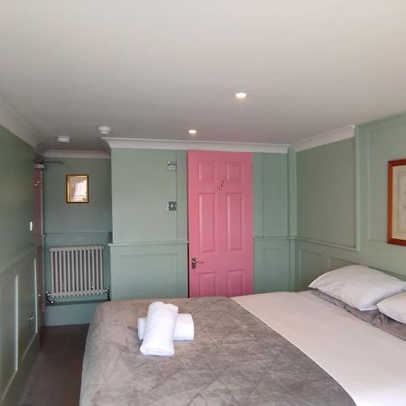 The Willows Brighton Bagian luar foto