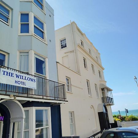The Willows Brighton Bagian luar foto