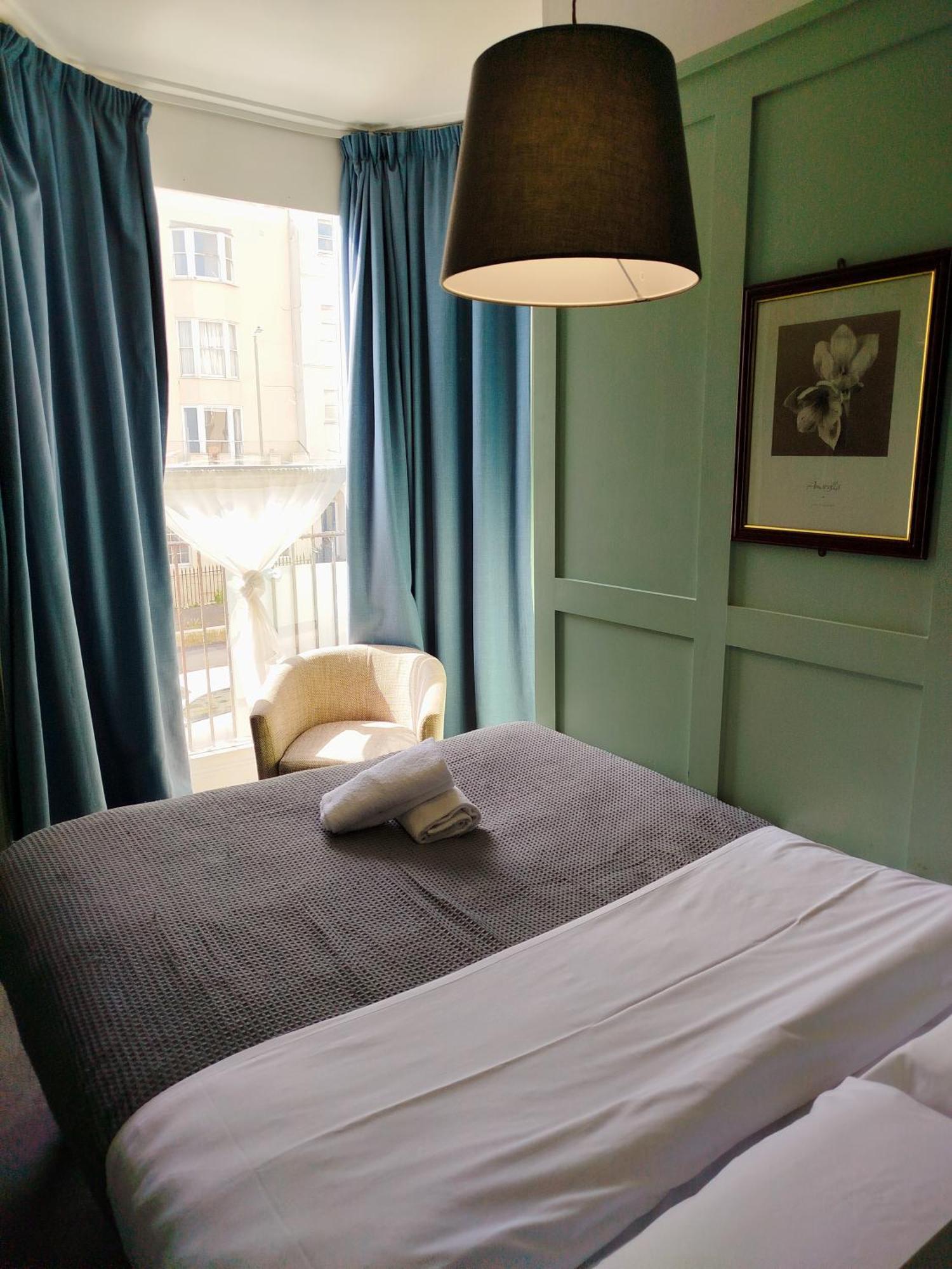The Willows Brighton Bagian luar foto