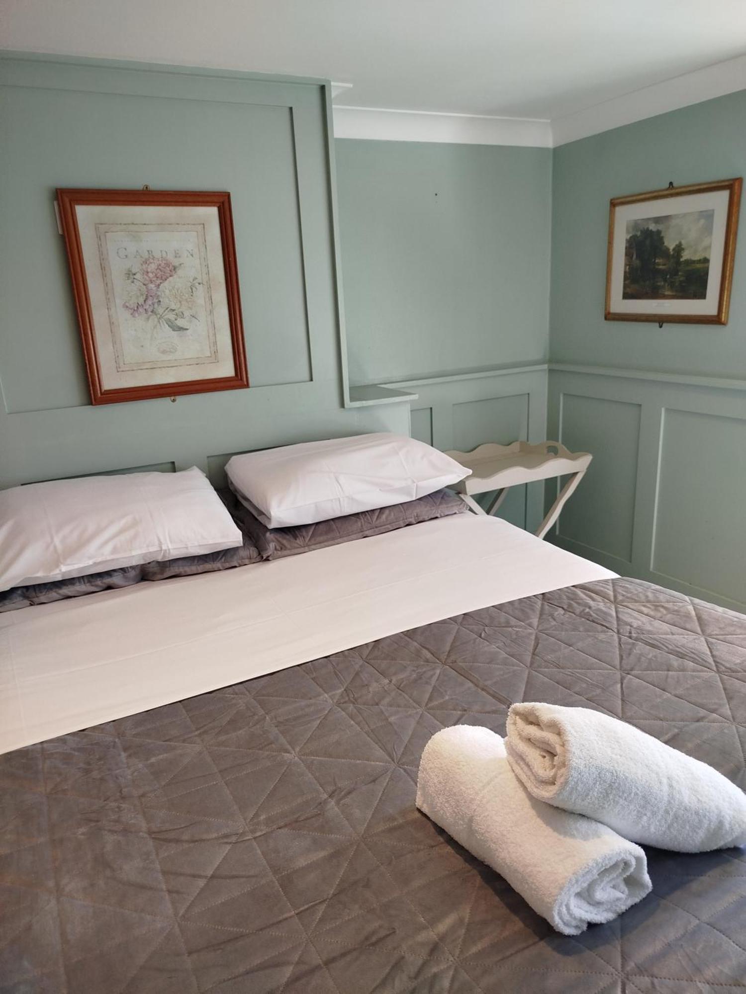 The Willows Brighton Bagian luar foto