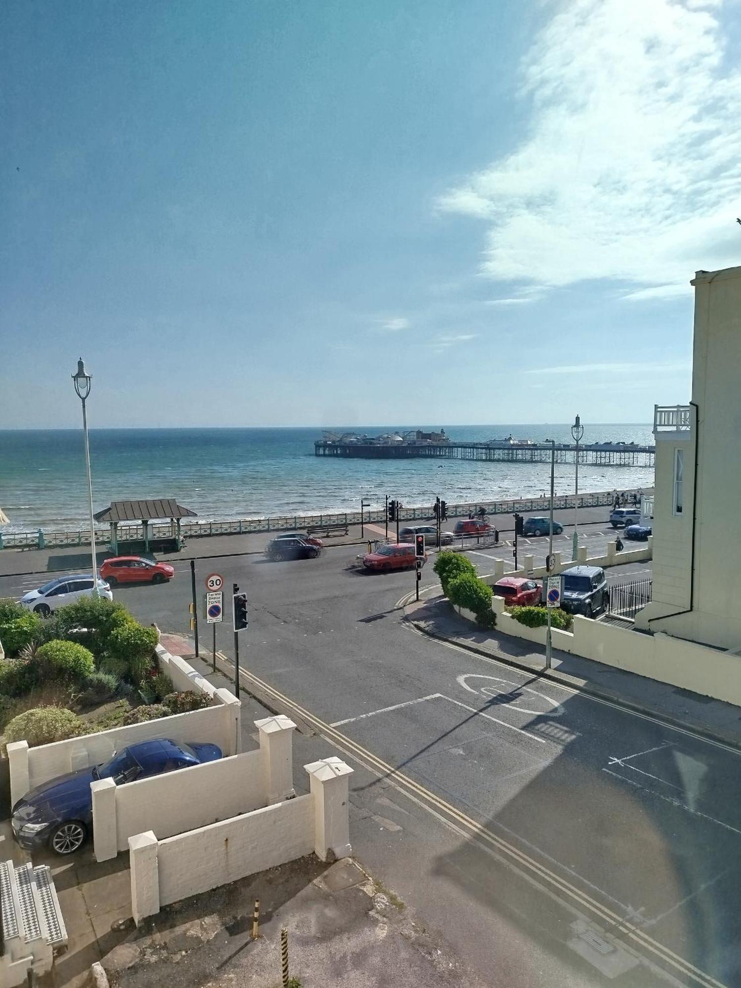 The Willows Brighton Bagian luar foto