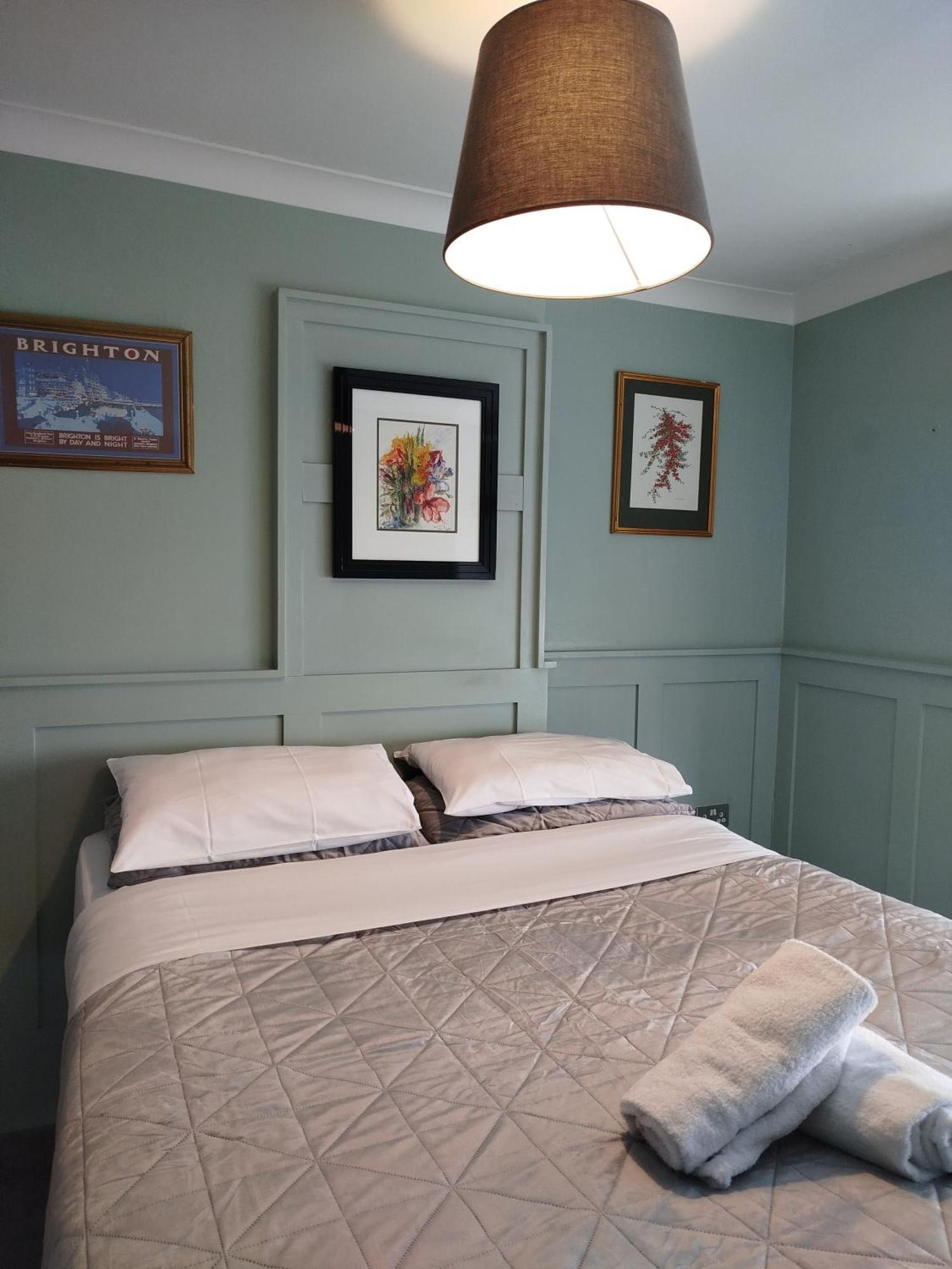 The Willows Brighton Bagian luar foto