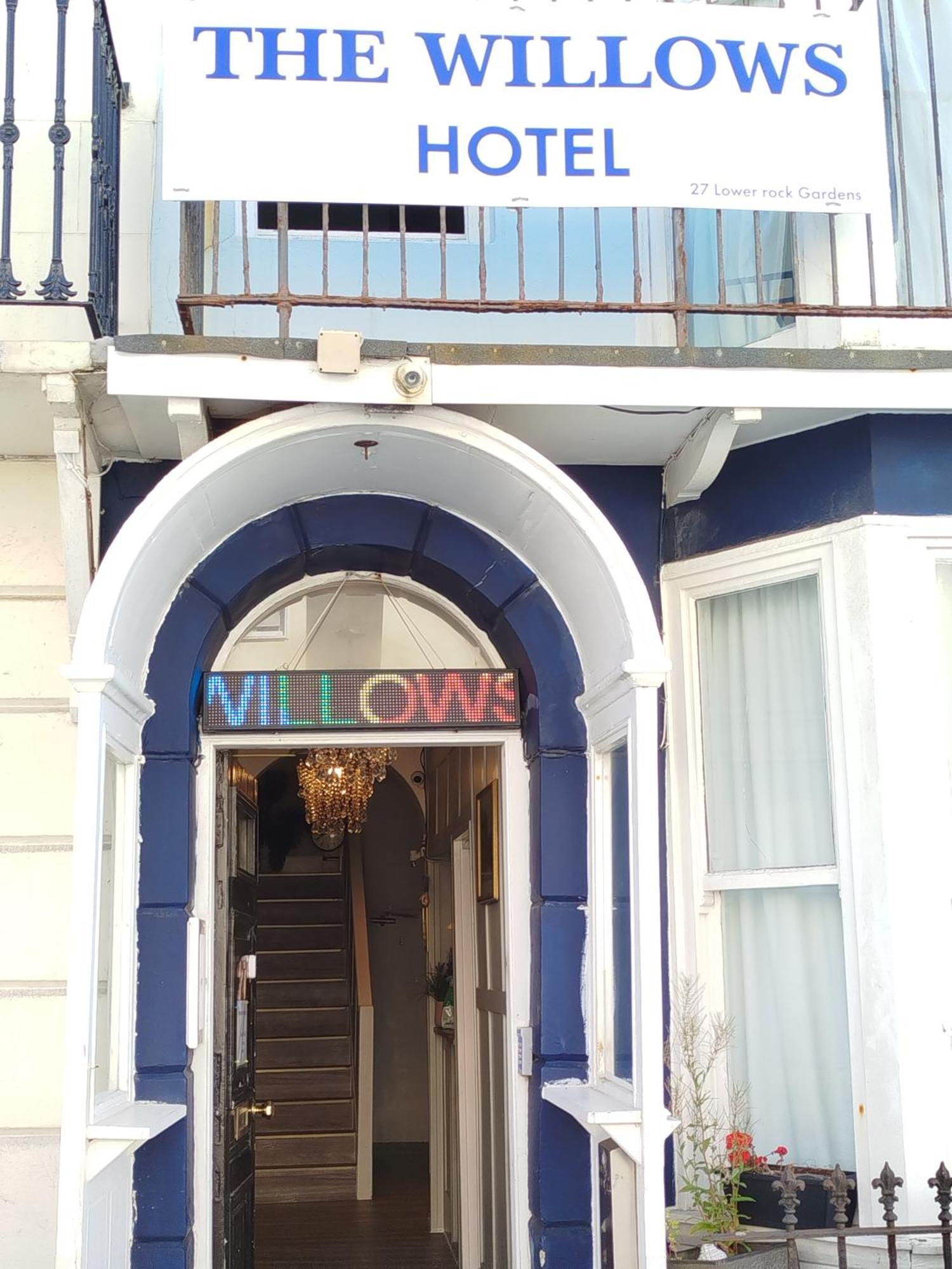 The Willows Brighton Bagian luar foto